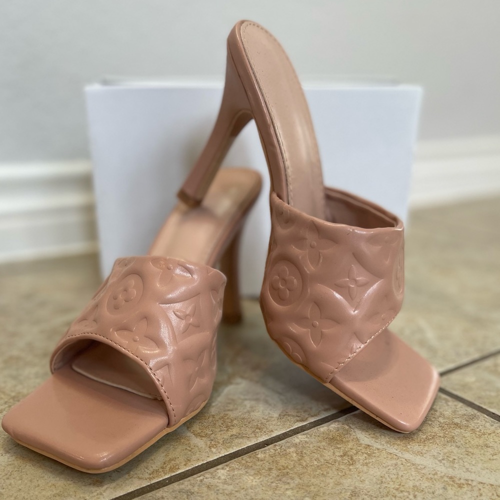 Clover Embossed Nude Heels